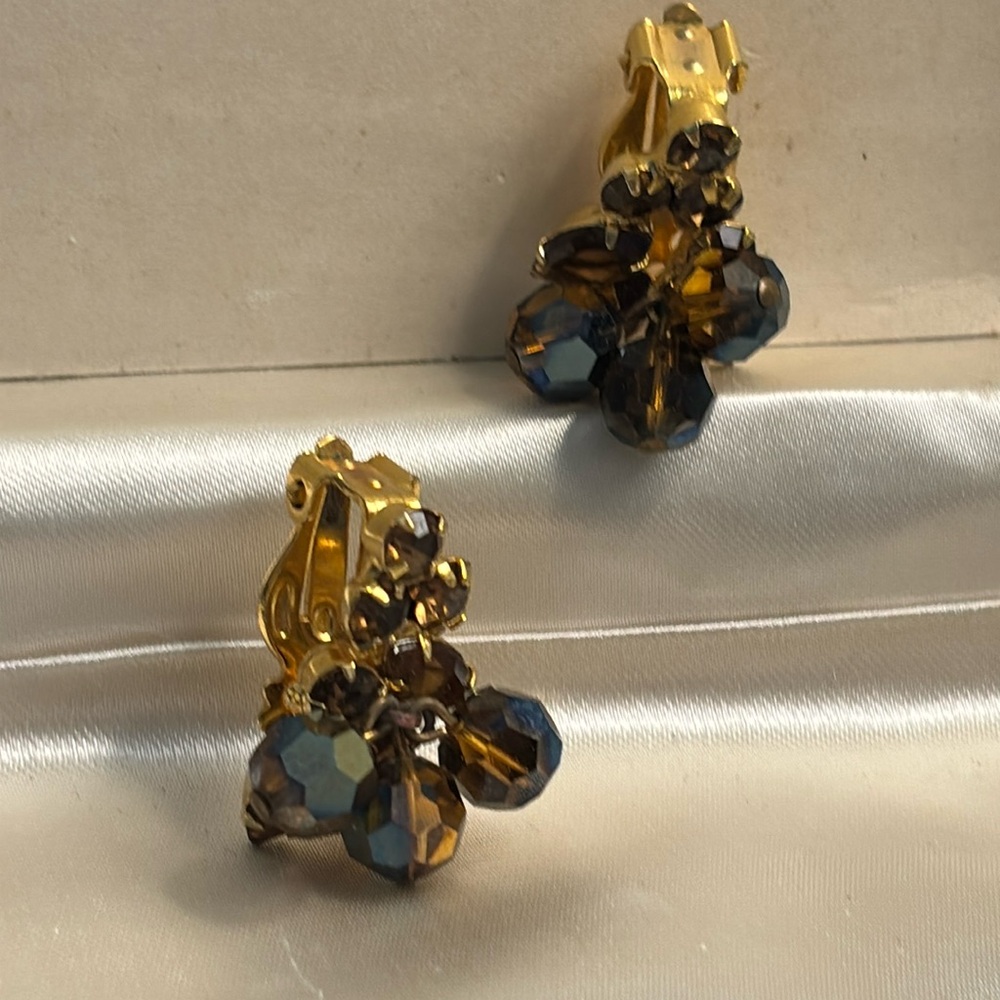 Gorgeous Vintage amber brown clip on earrings!